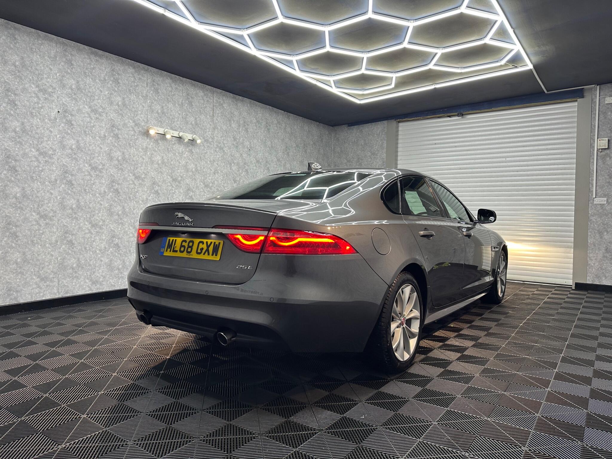 Jaguar XF view 4