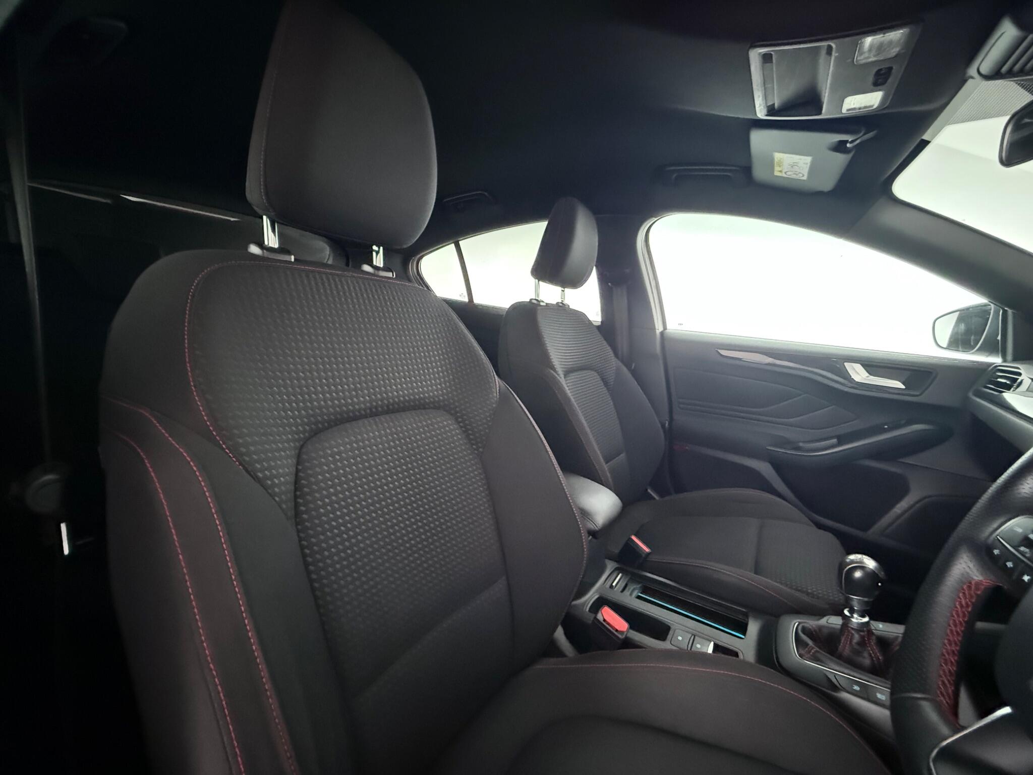 Ford Focus view 27