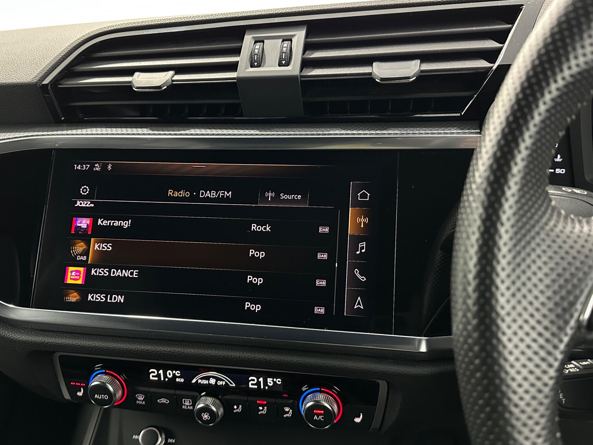 Audi Q3 view 25