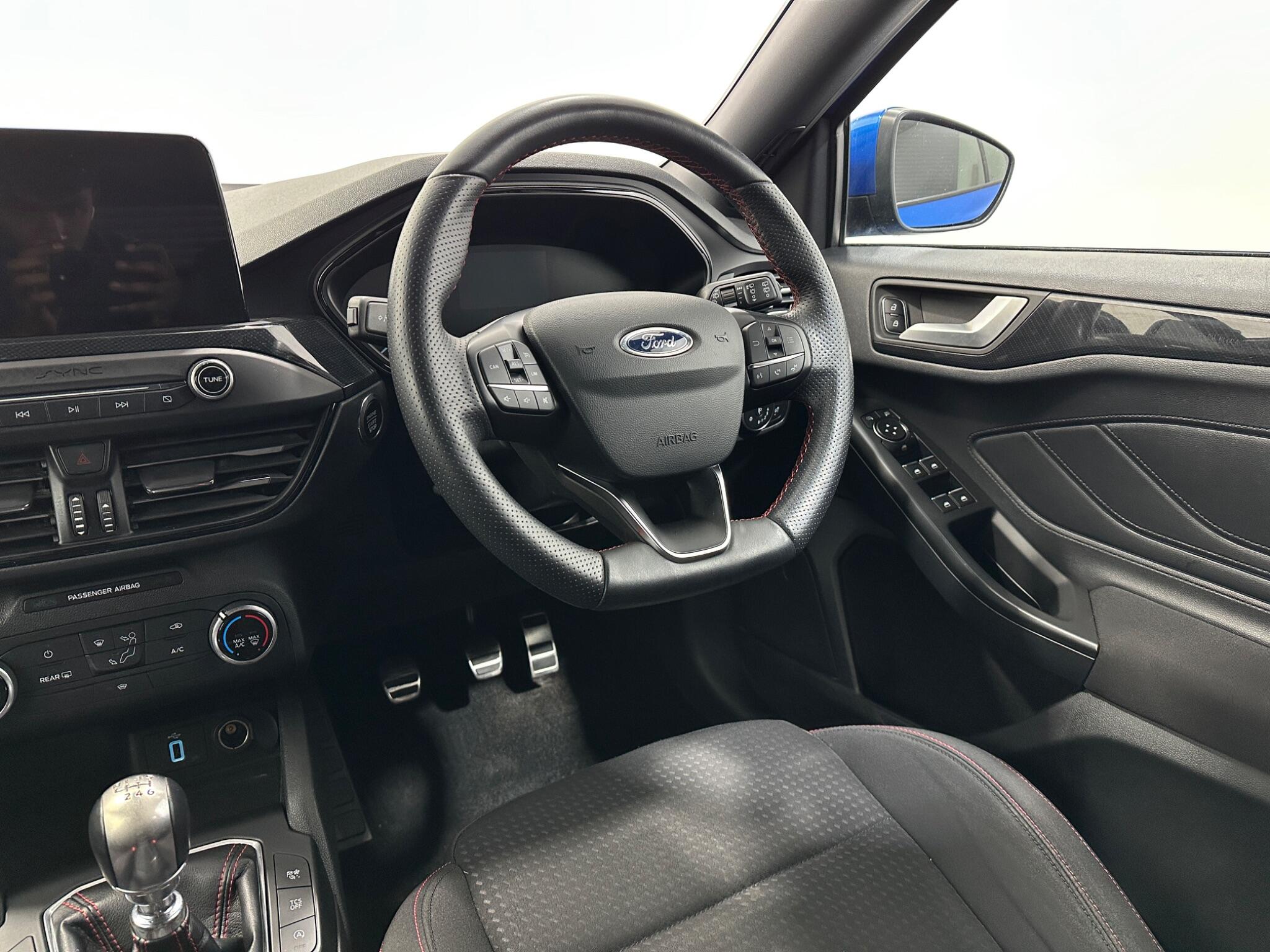 Ford Focus view 12