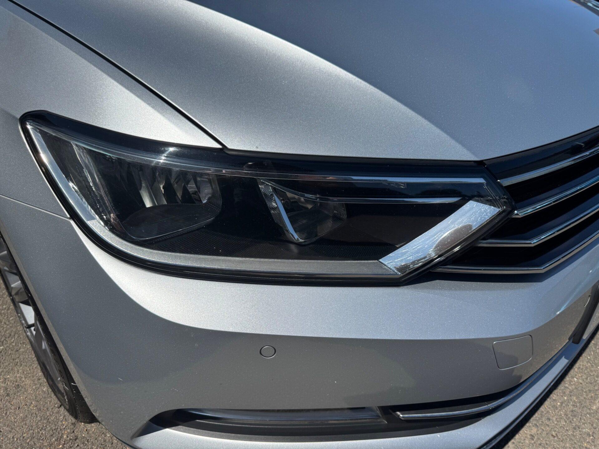 Volkswagen Passat view 15