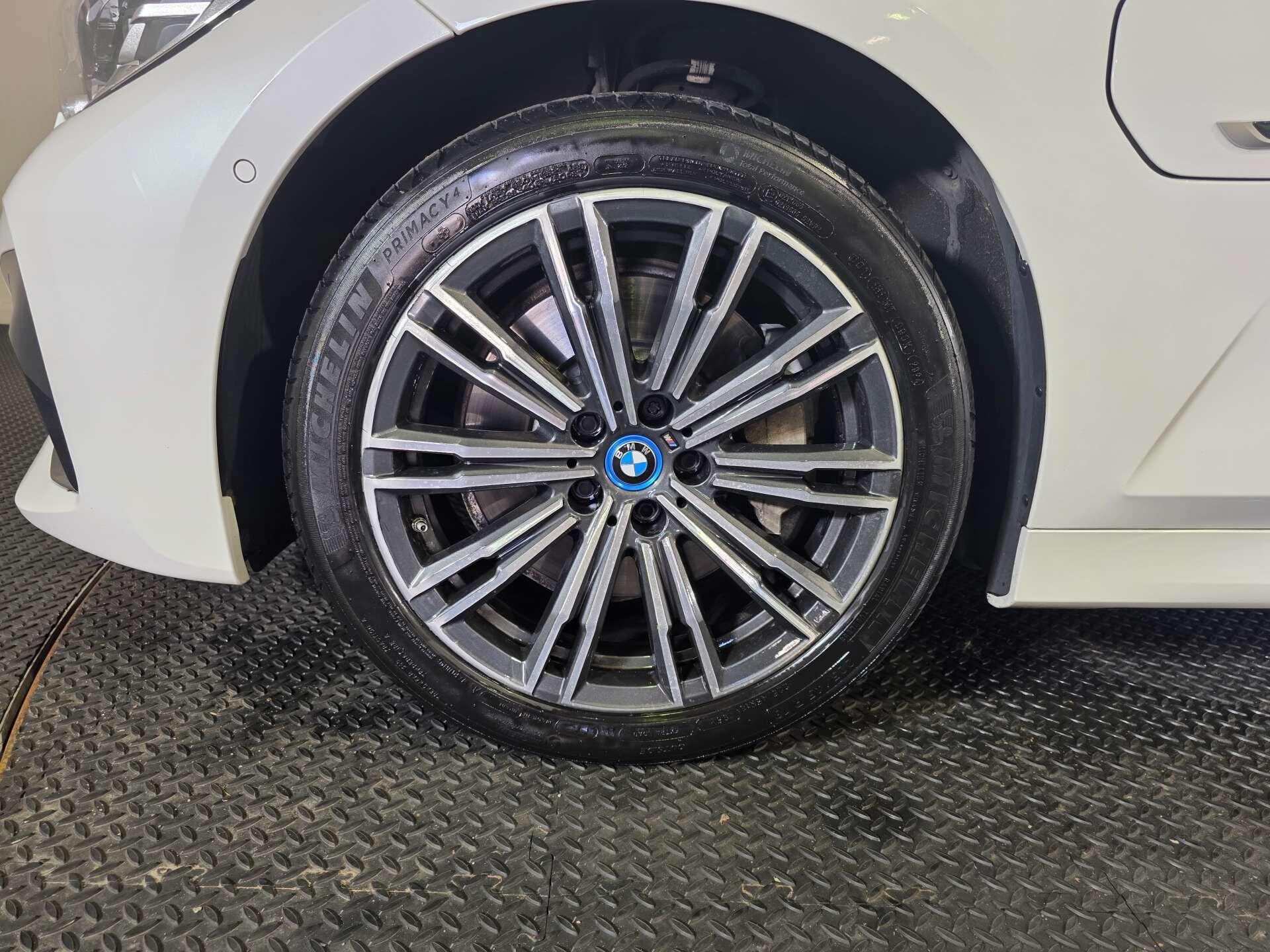 BMW 3 Series view 60