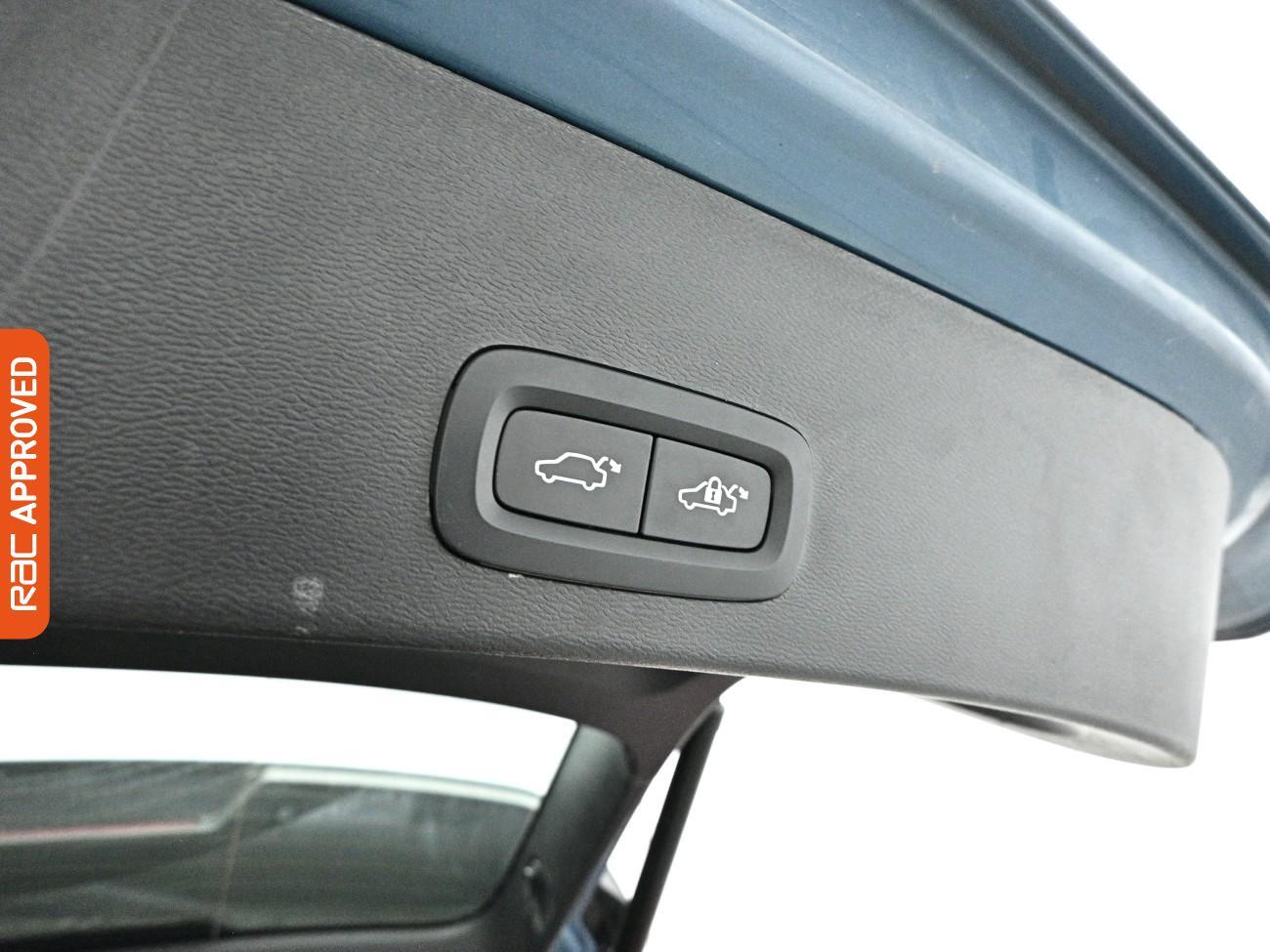 Volvo XC40 view 27
