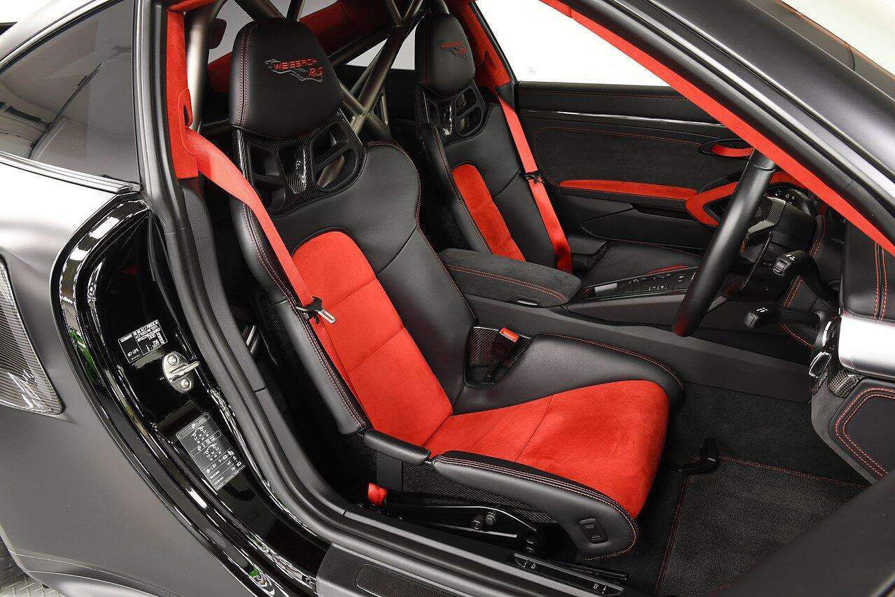Porsche 911 view 7