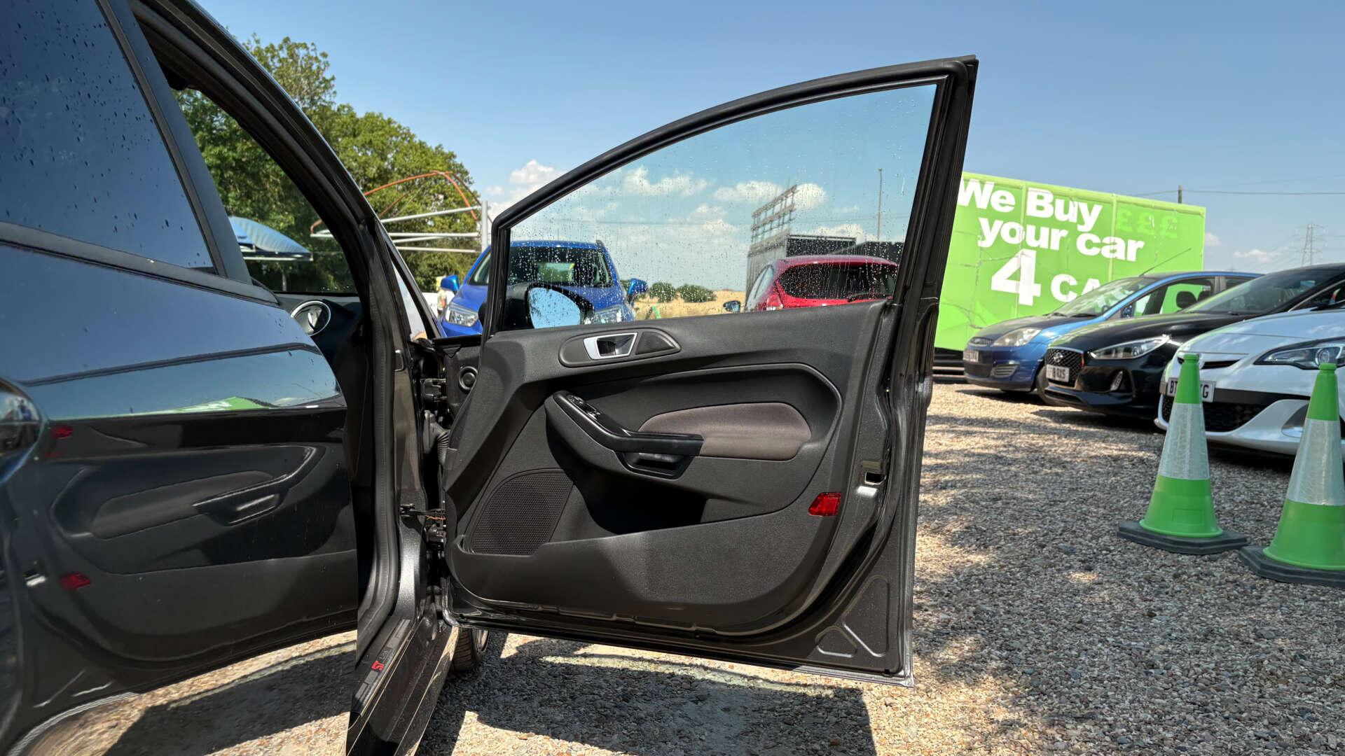 Ford Fiesta view 35