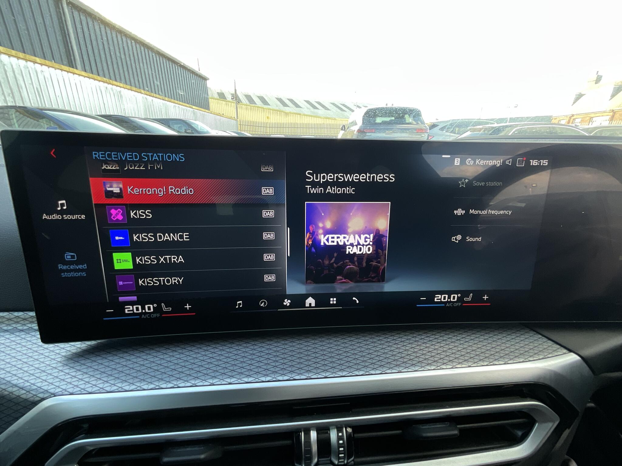 BMW i4 view 28