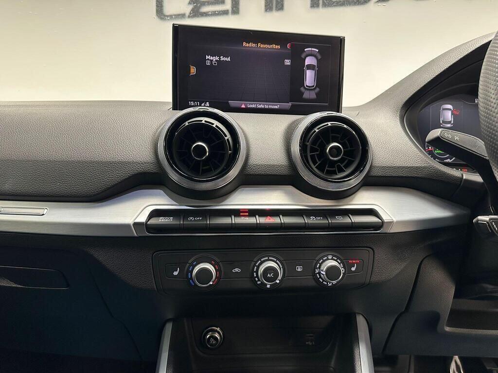 Audi Q2 view 22