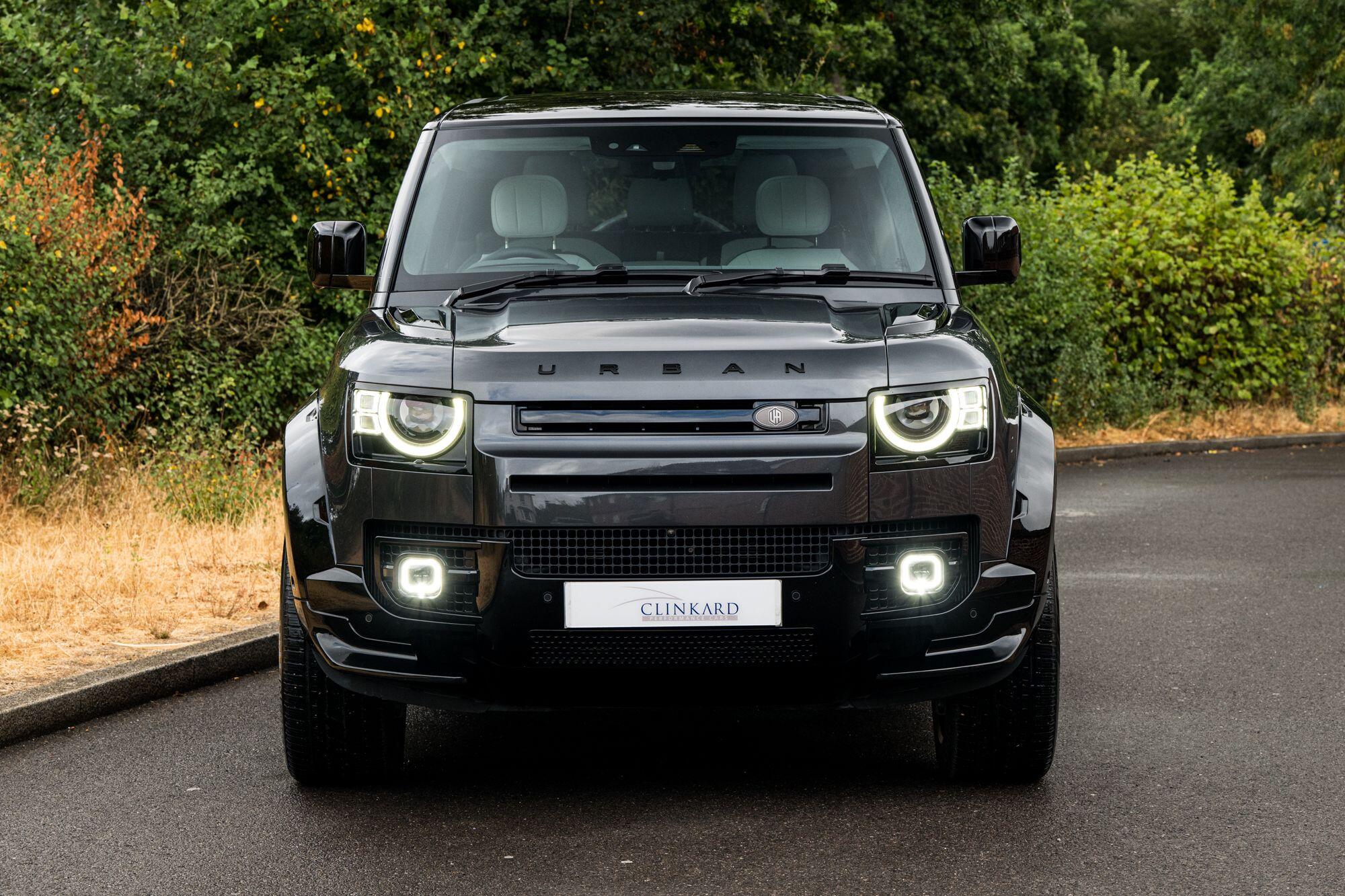 Land Rover Defender 90 view 3