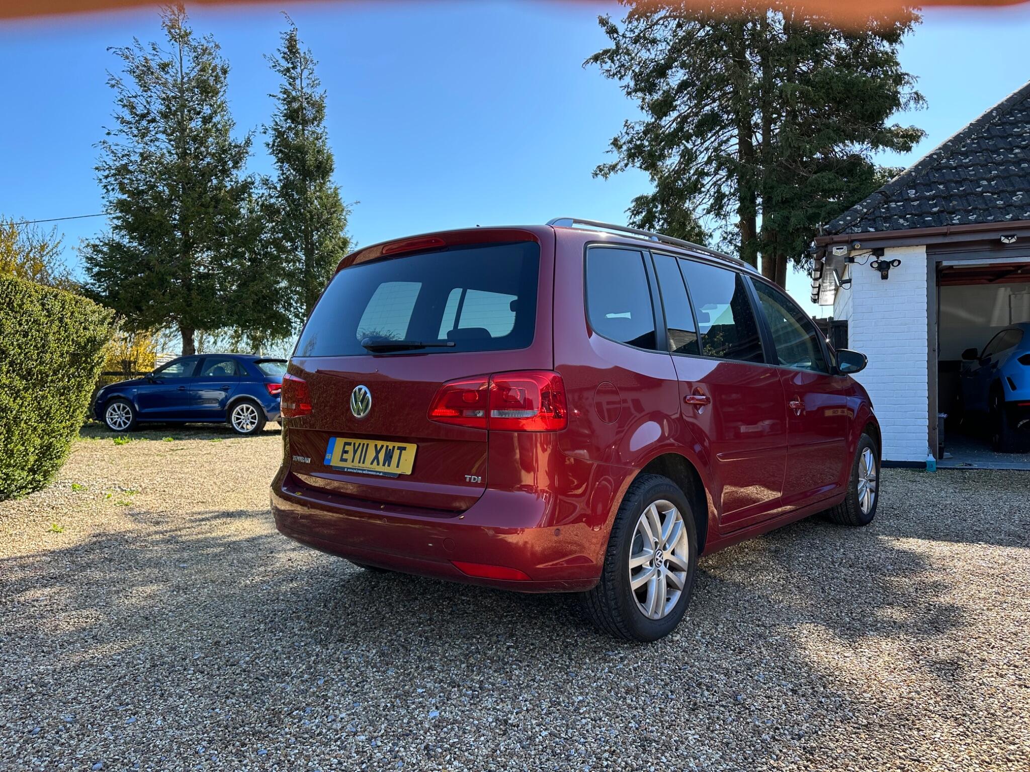 Volkswagen Touran view 4