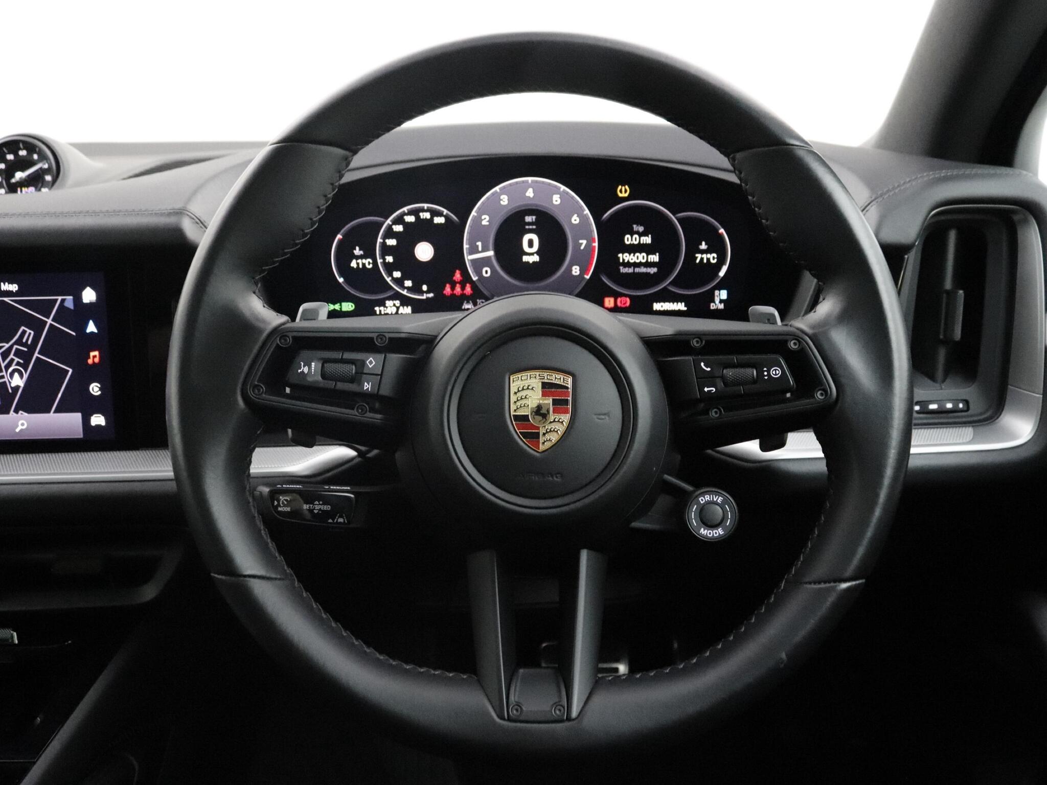Porsche Cayenne view 11