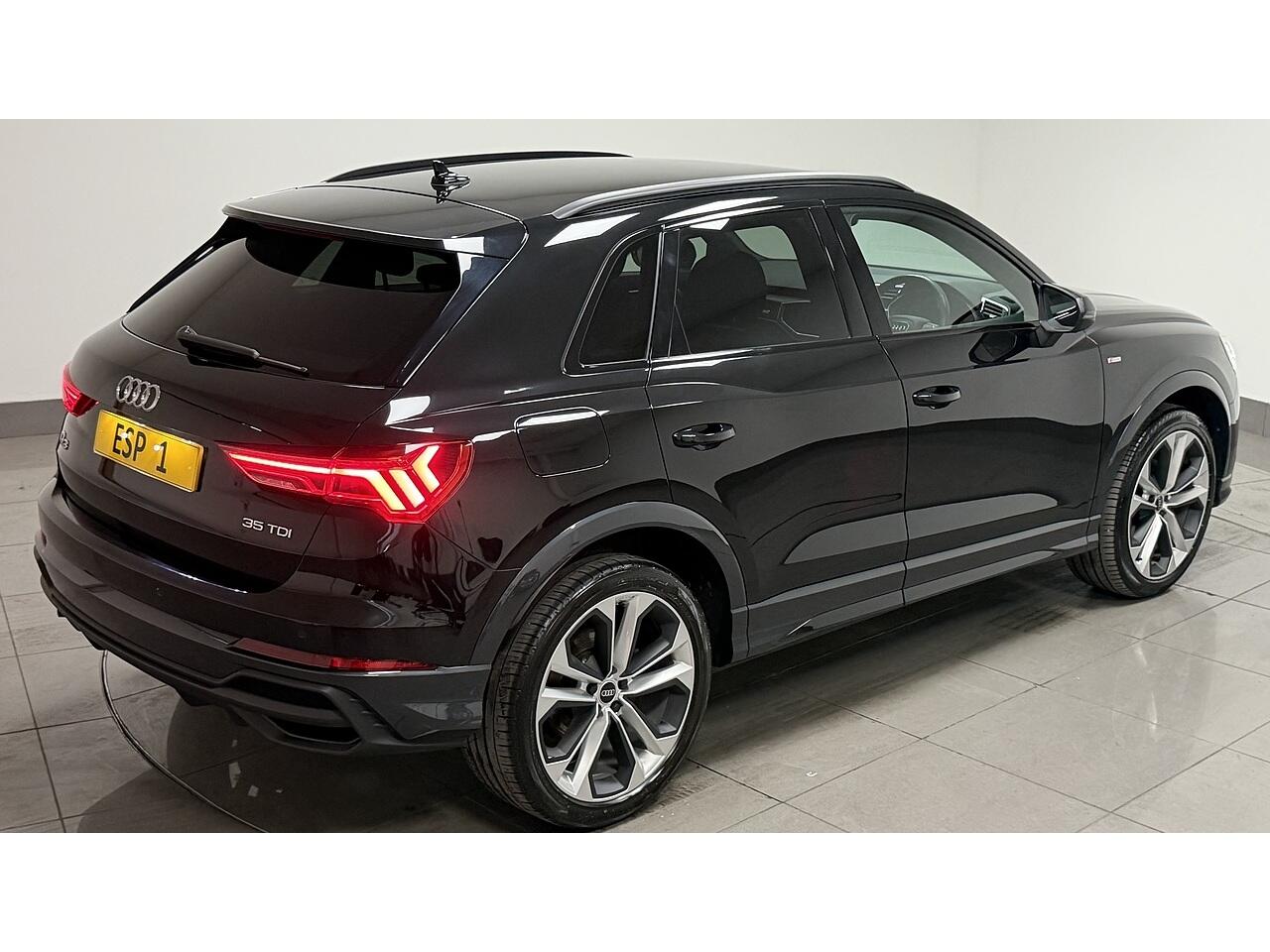 Audi Q3 view 12
