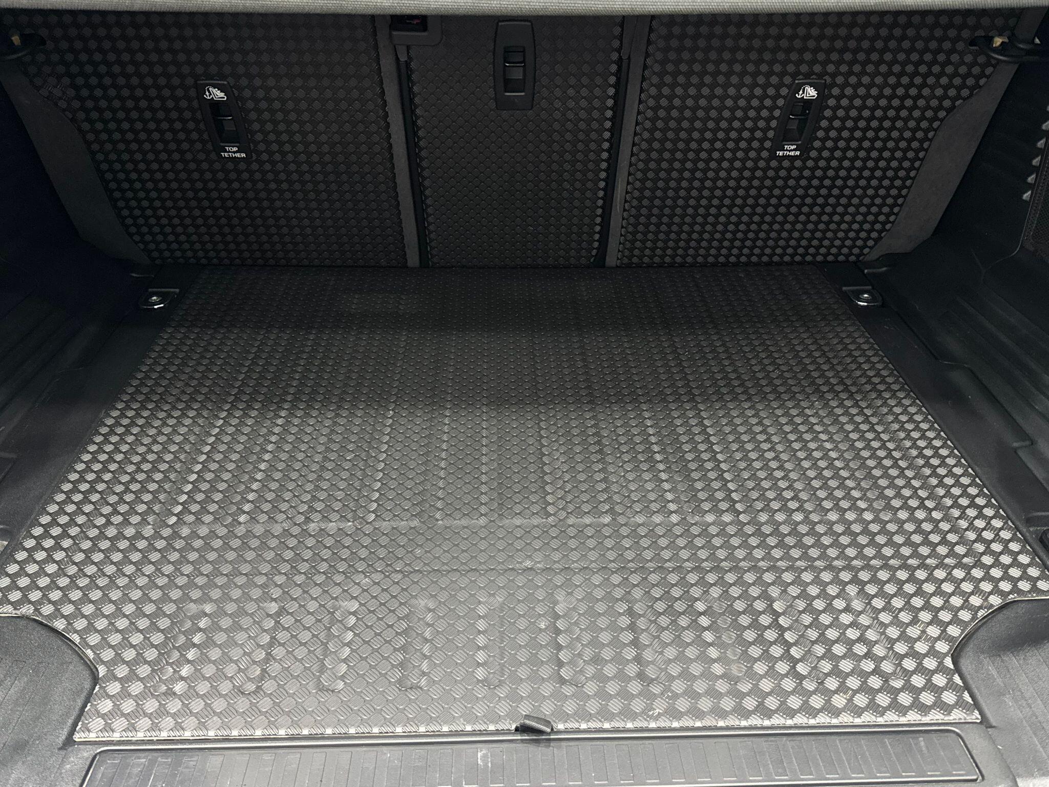 Land Rover Defender view 40