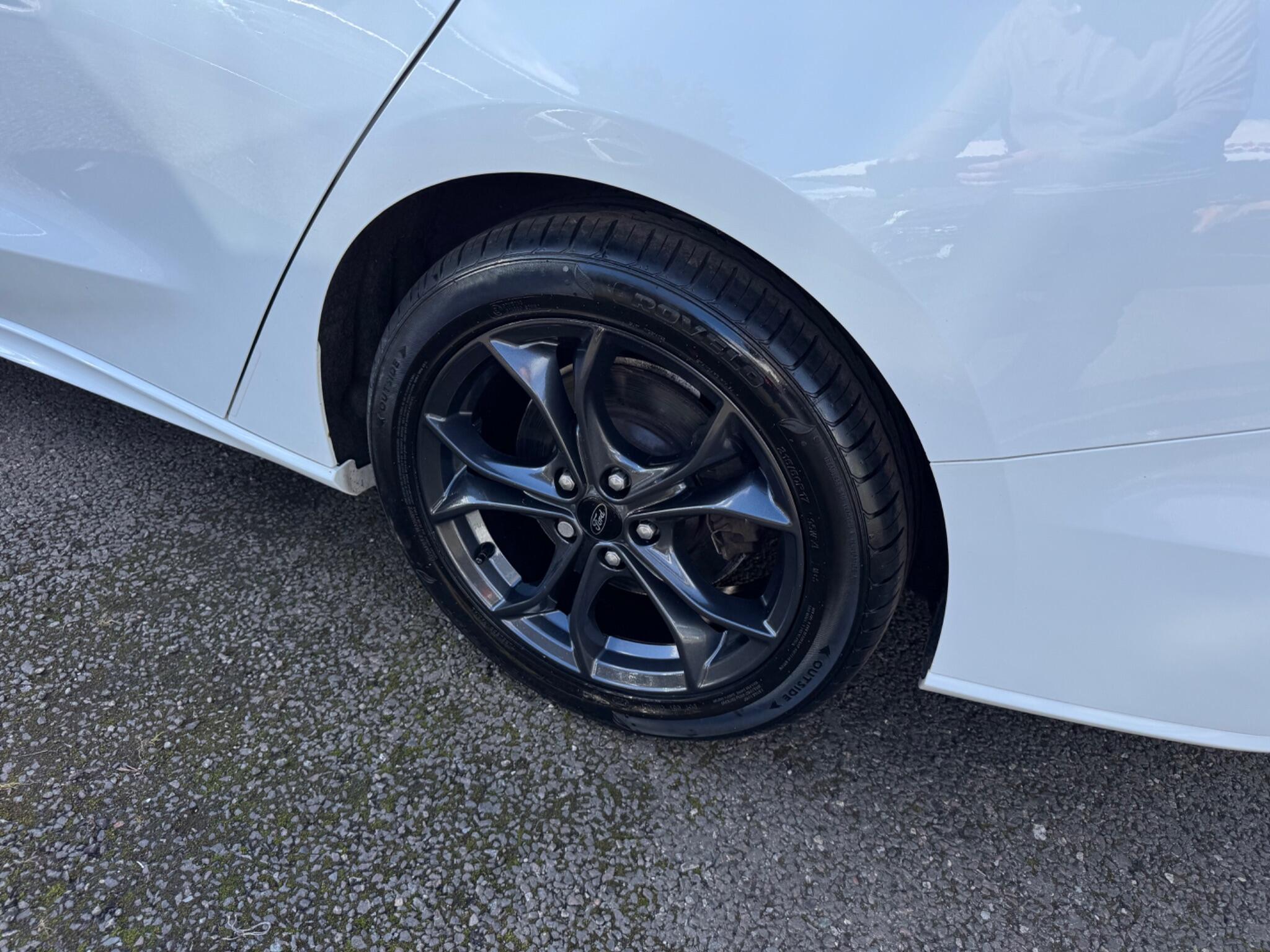 Ford Focus view 32