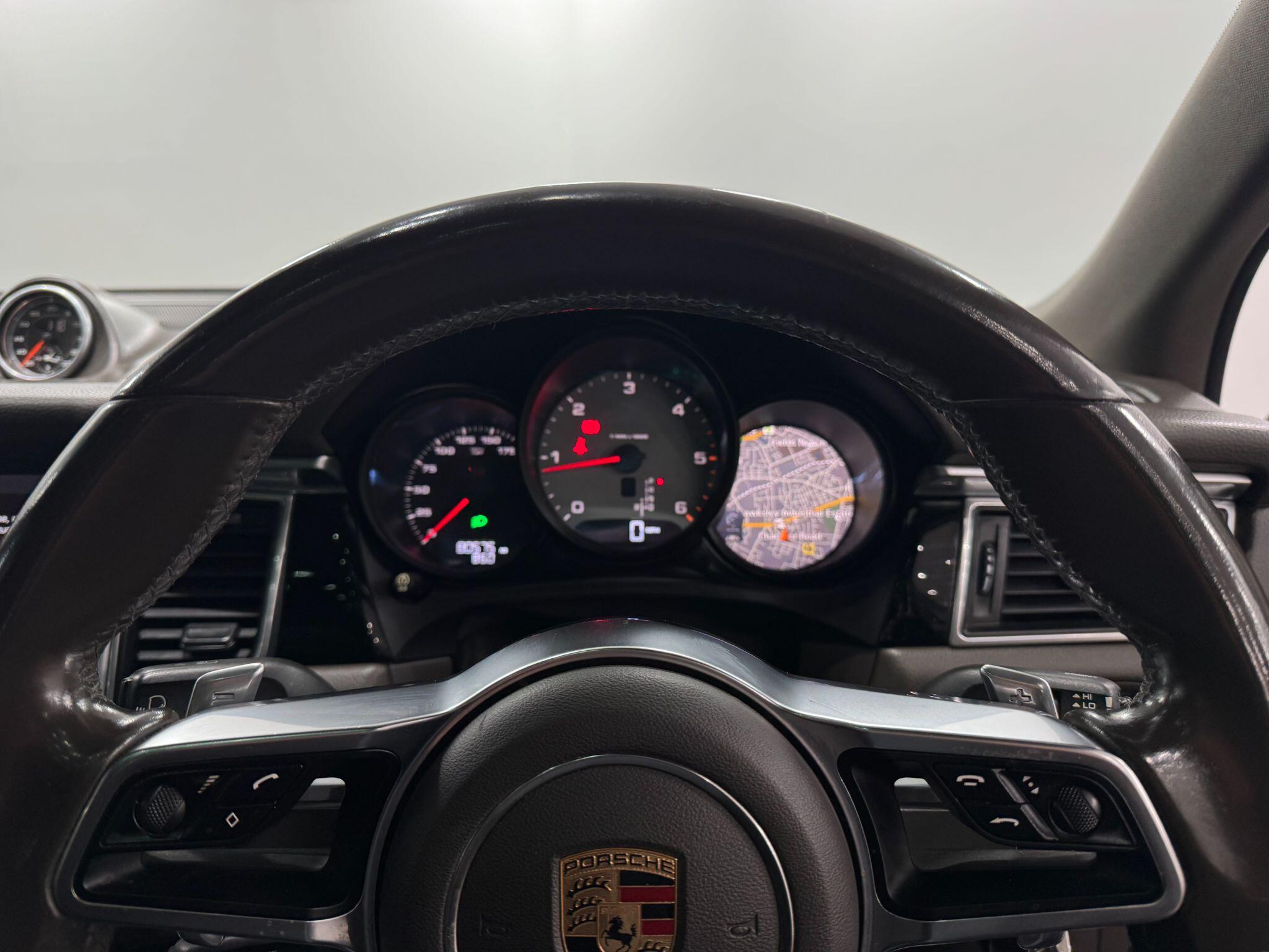 Porsche Macan view 32