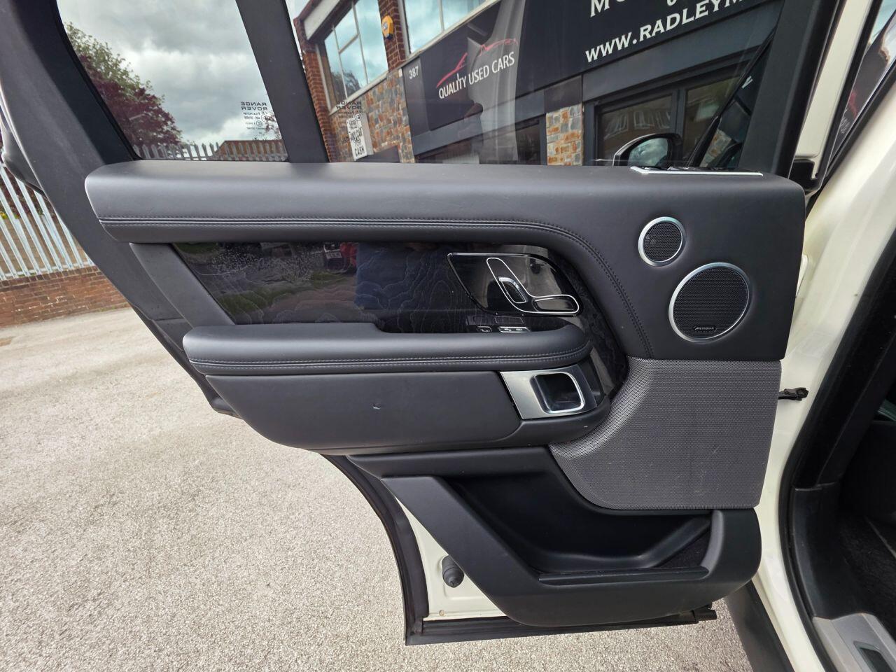 Land Rover Range Rover view 34