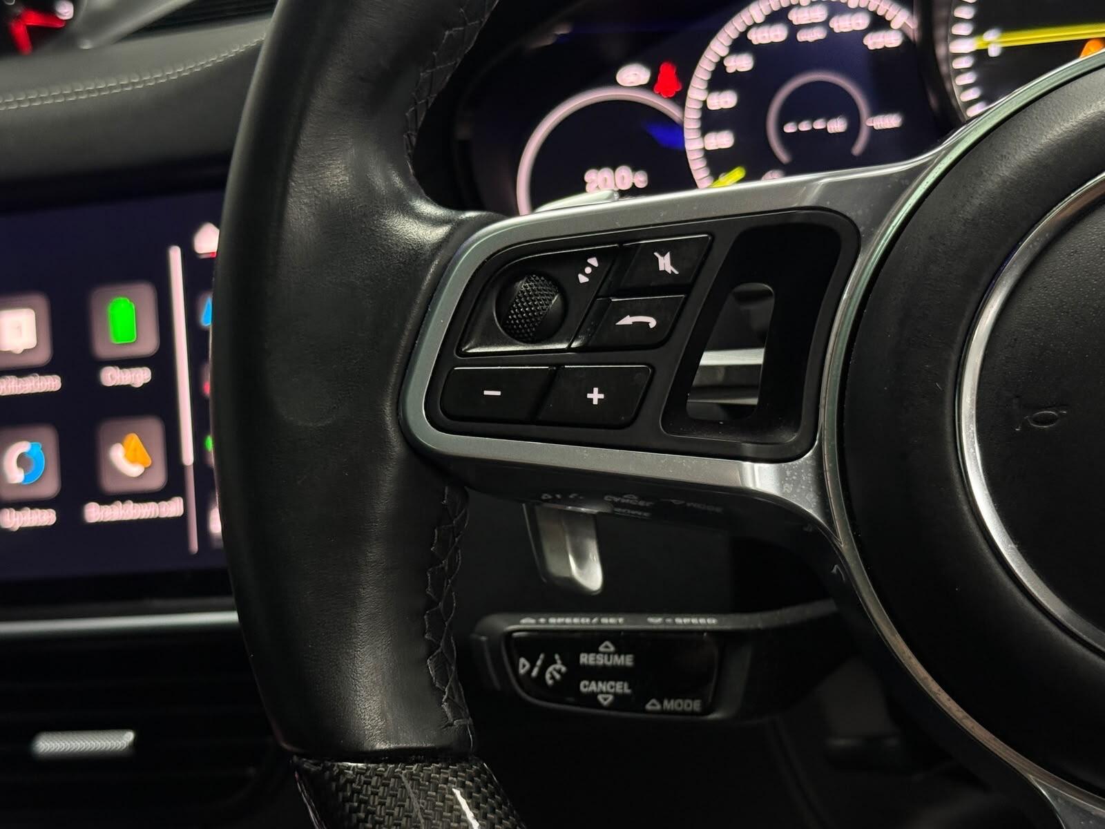 Porsche Cayenne view 31