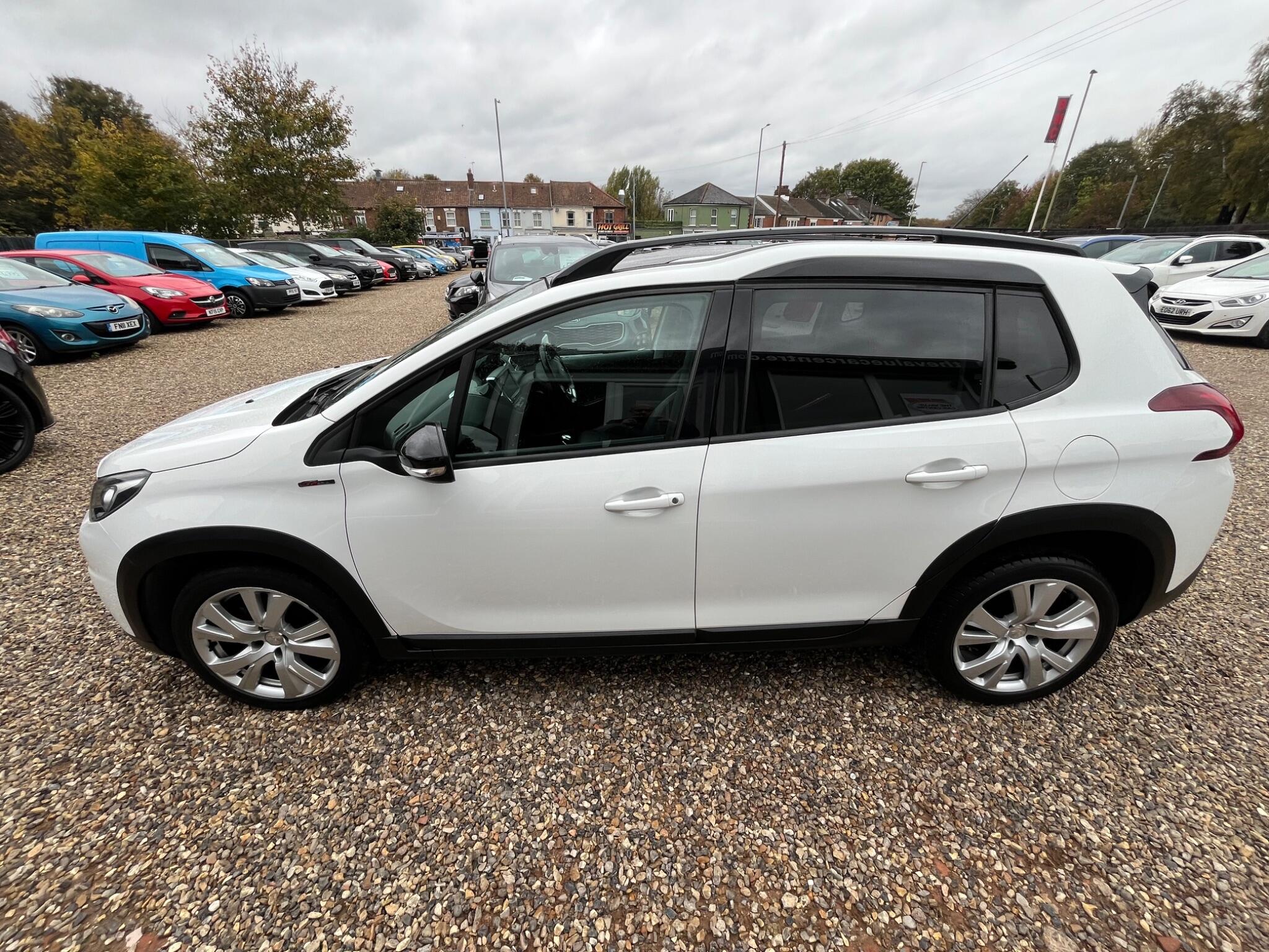 Peugeot 2008 view 9