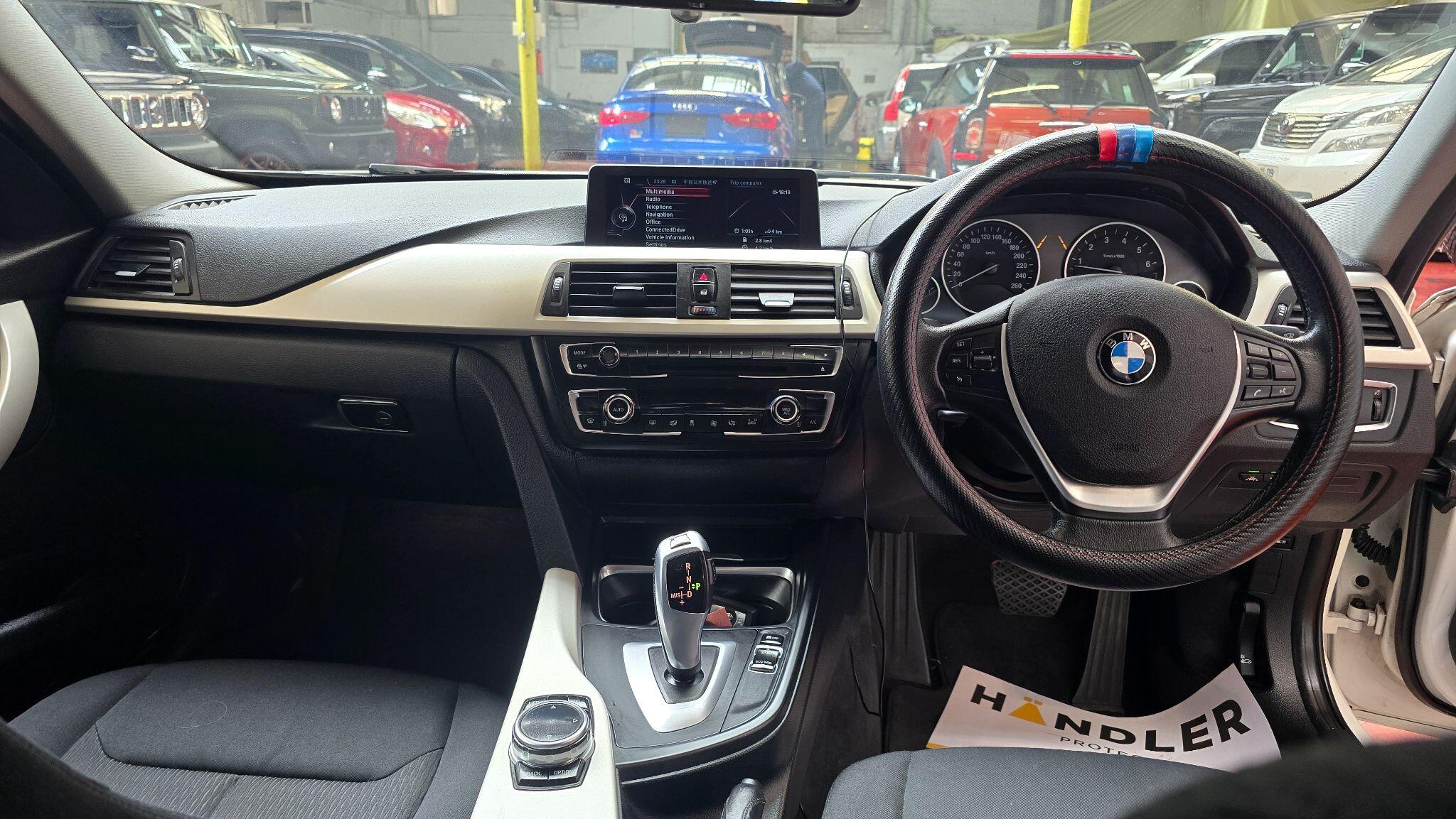 BMW 3 Series view 4