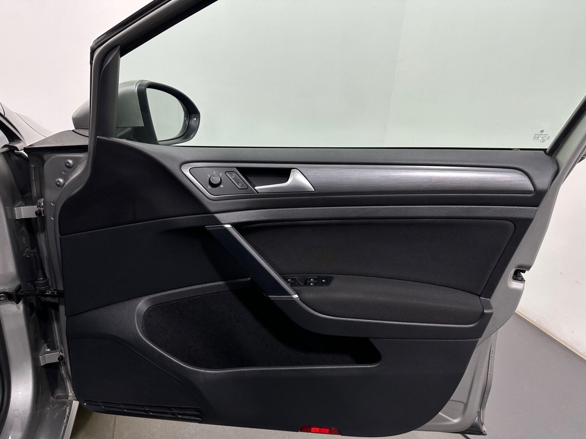 Volkswagen Golf view 34