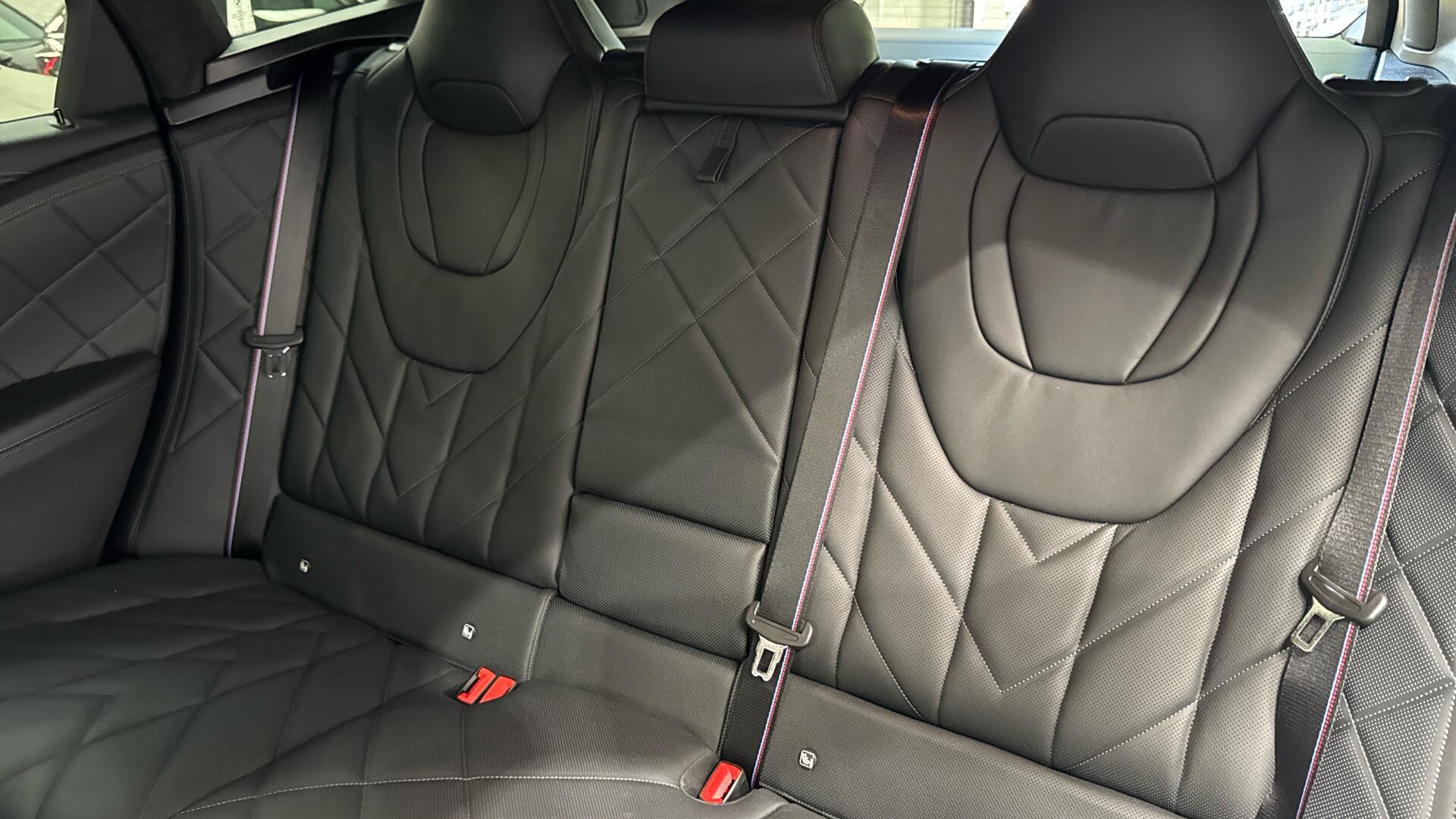 BMW XM view 16