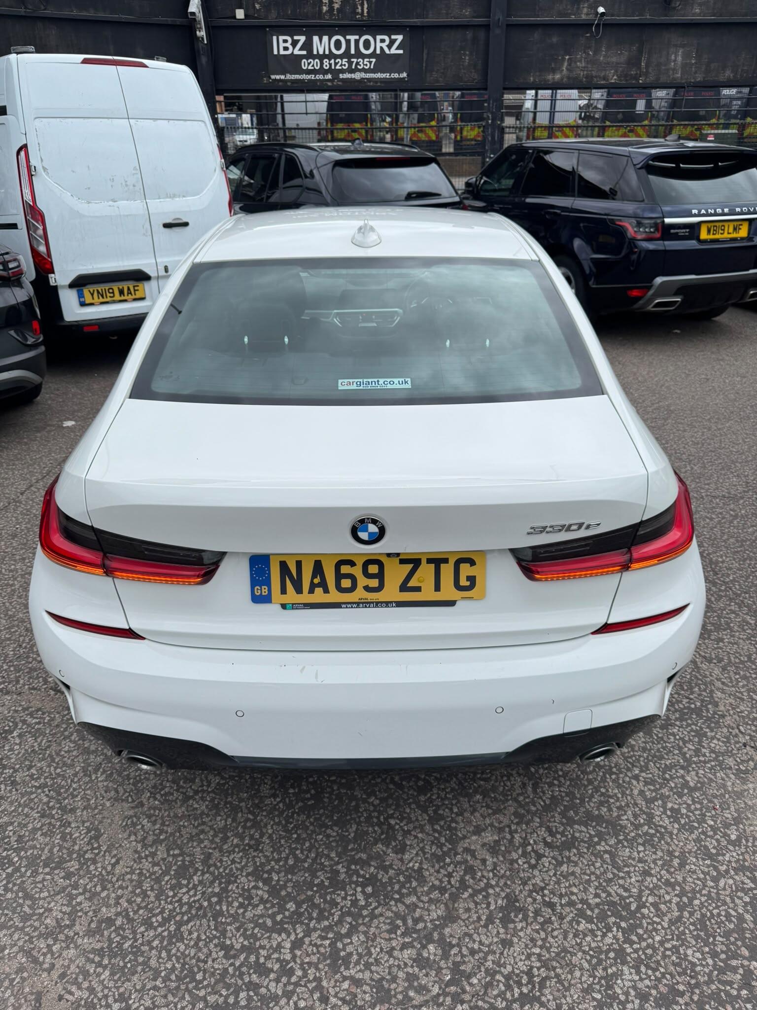 BMW 3 Series view 25