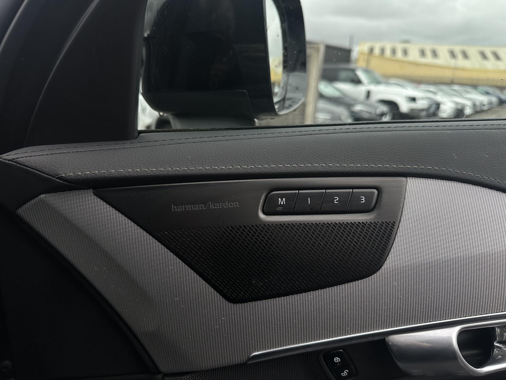 Volvo XC90 view 47