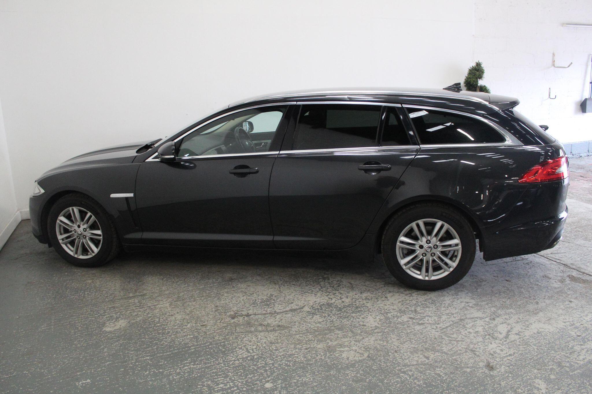 Jaguar XF view 10