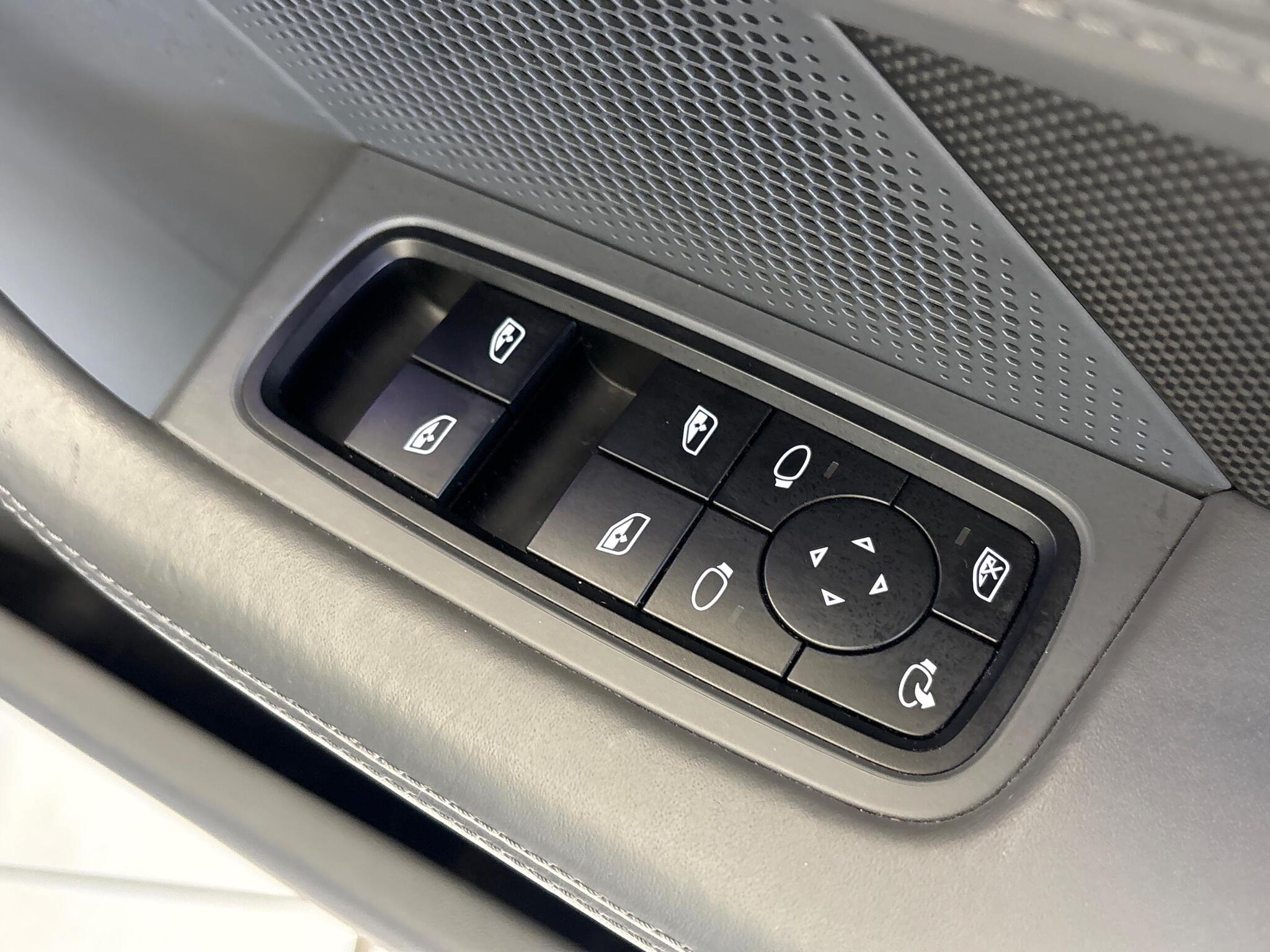 Porsche Taycan view 35
