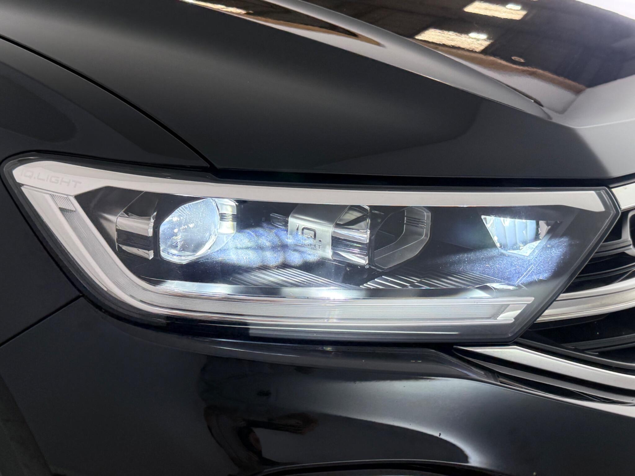 Volkswagen T-Roc view 4