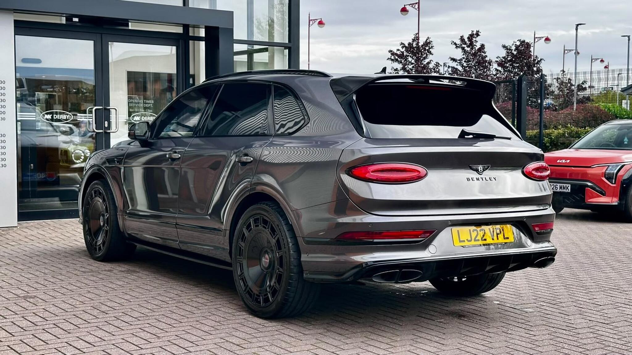 Bentley Bentayga view 21