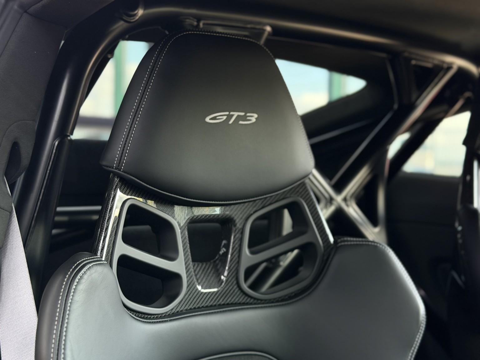 Porsche 911 view 39