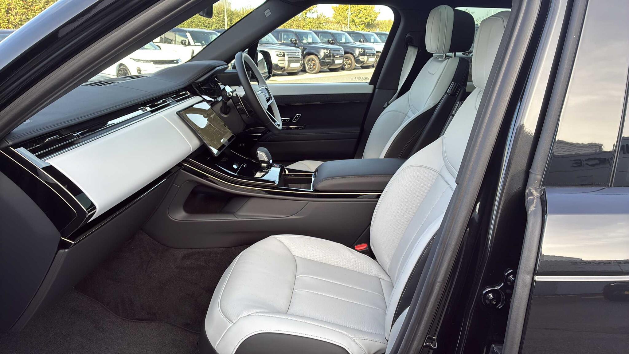 Land Rover Range Rover Sport view 3