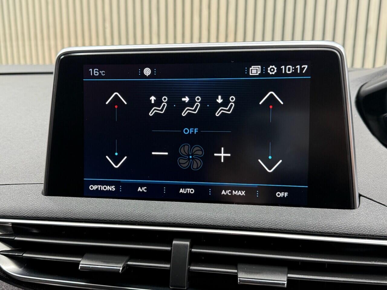 Peugeot 3008 view 16