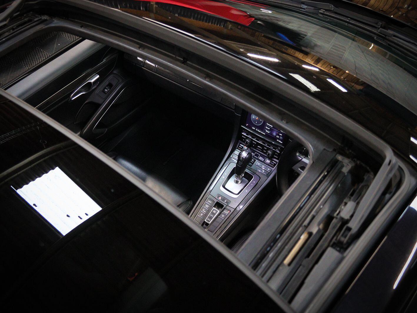 Porsche 911 view 25