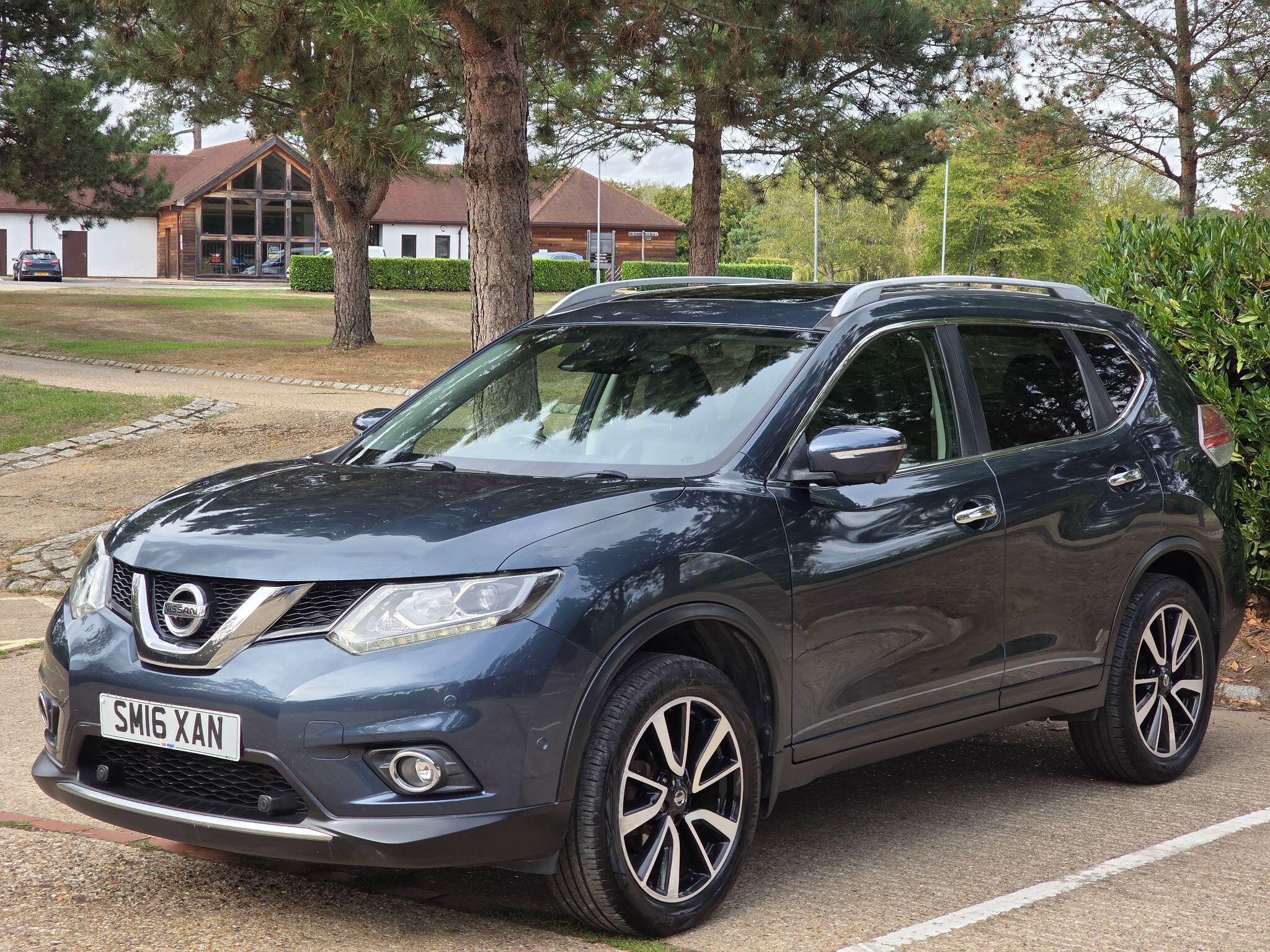 Nissan X-Trail view 4