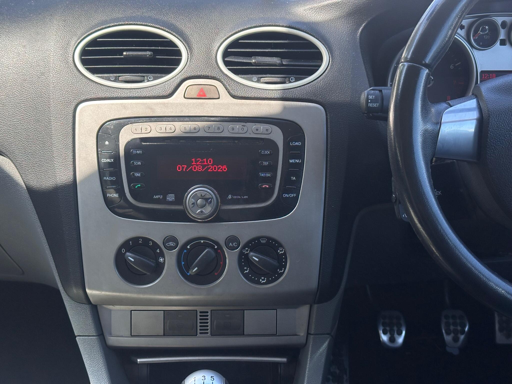 Ford Focus view 23