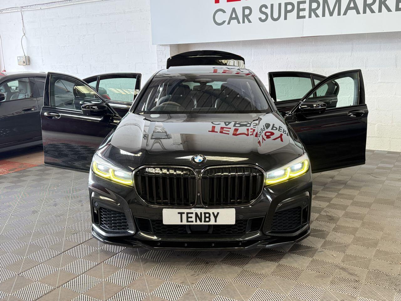 BMW 7 Series view 12
