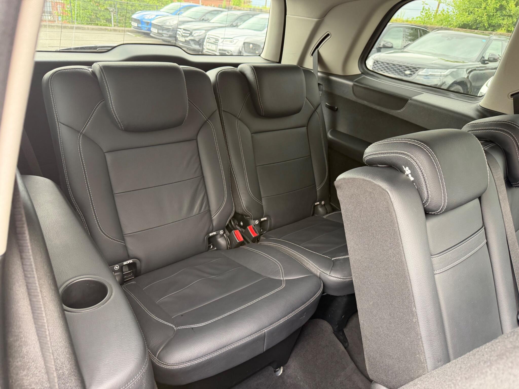 Mercedes-Benz GL view 22