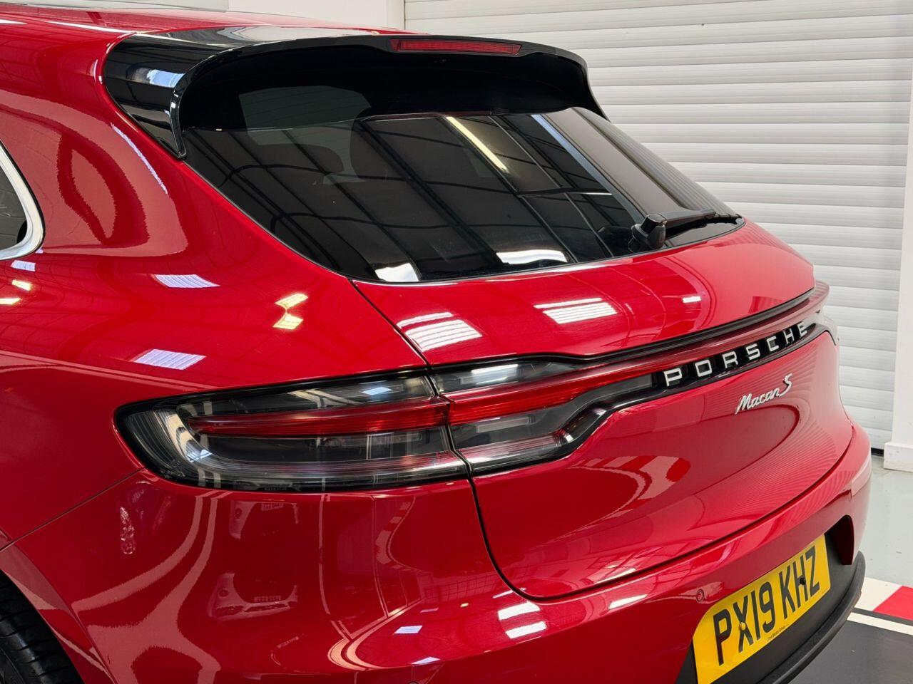 Porsche Macan view 12