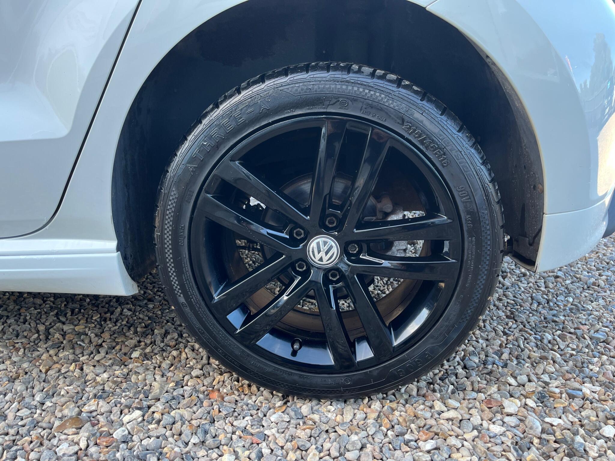Volkswagen Polo view 8
