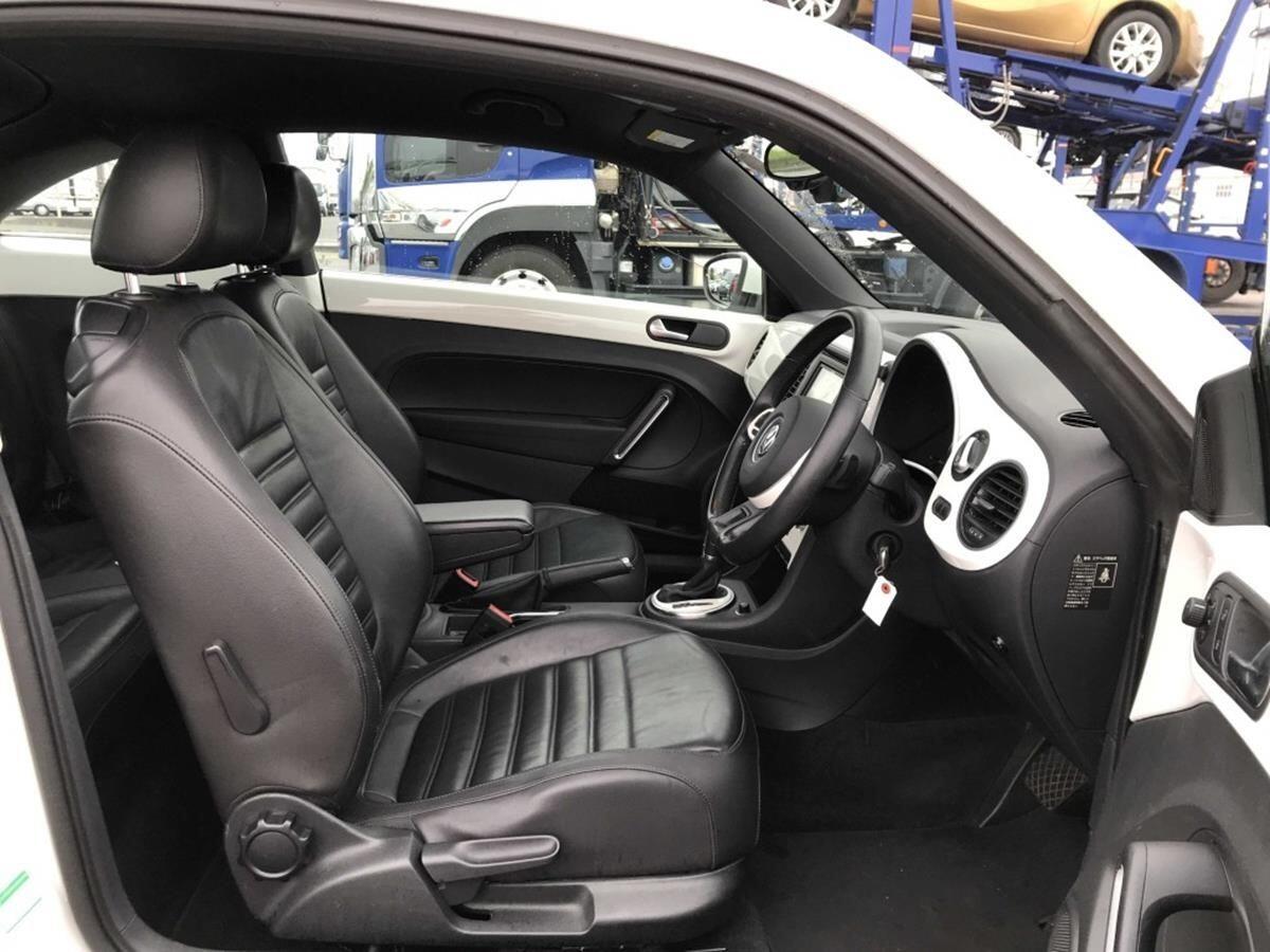 Volkswagen Beetle view 10