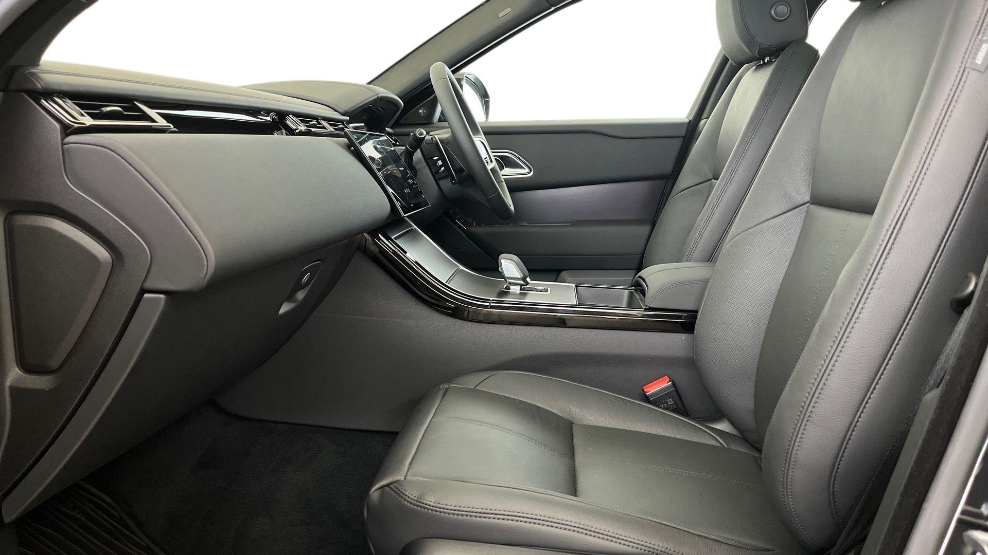 Land Rover Range Rover Velar view 3