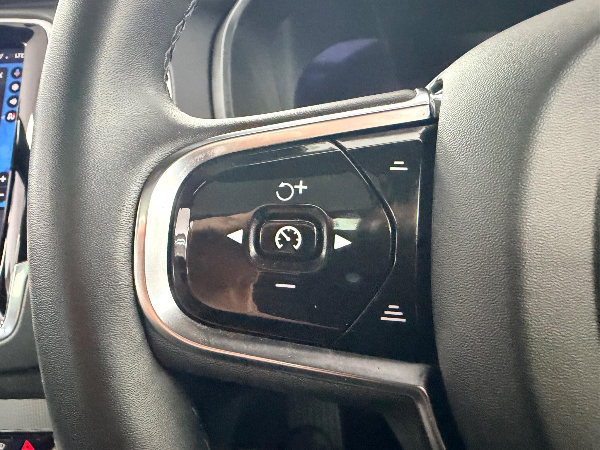 Volvo XC90 view 16