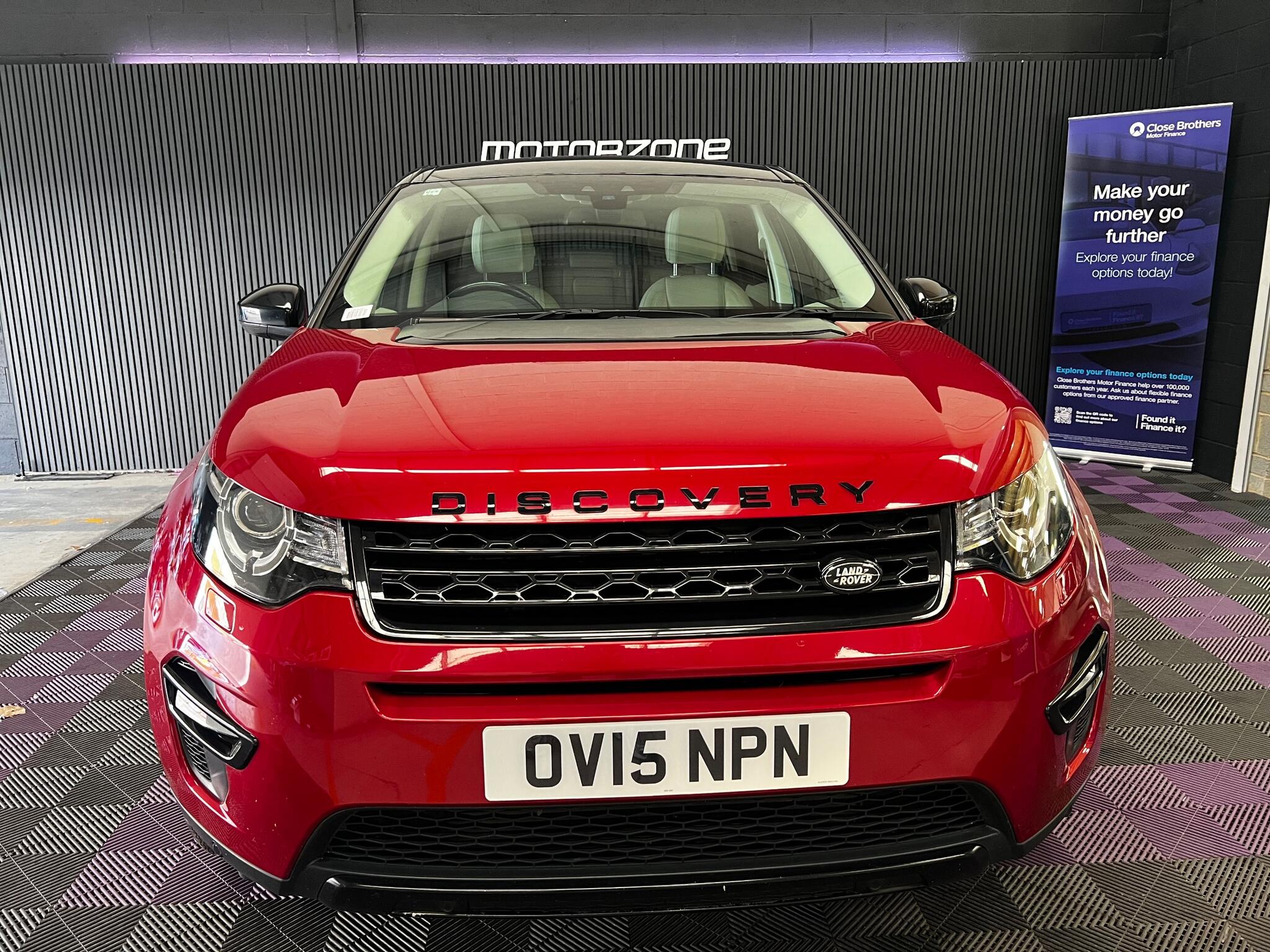 Land Rover Discovery Sport view 5