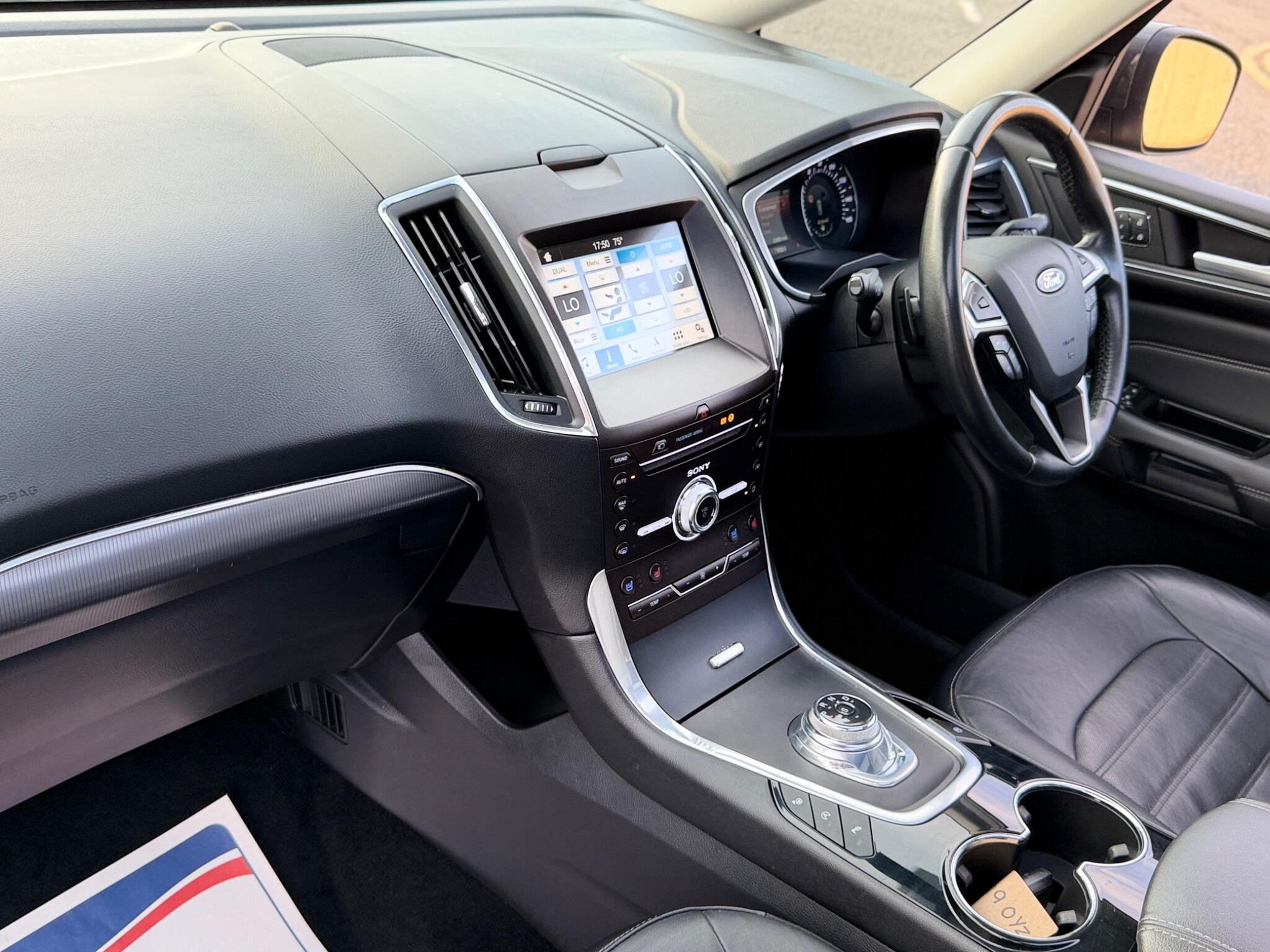 Ford Galaxy view 15
