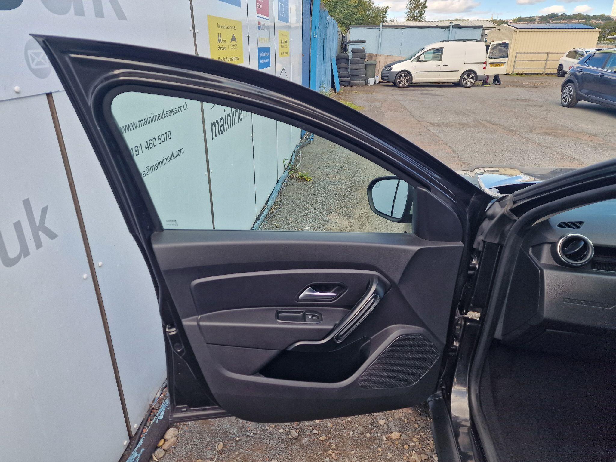 Dacia Duster view 29