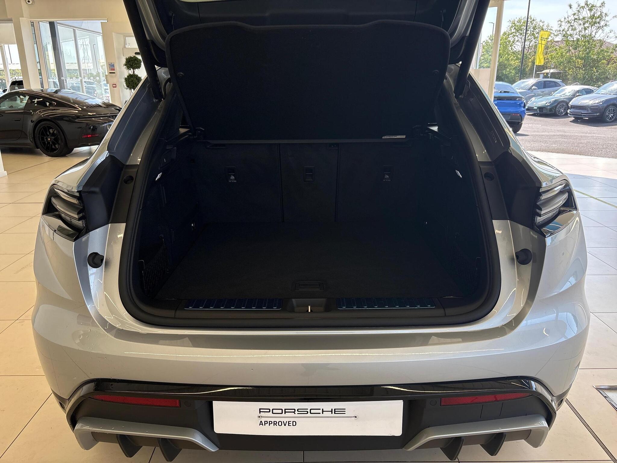 Porsche Macan view 47