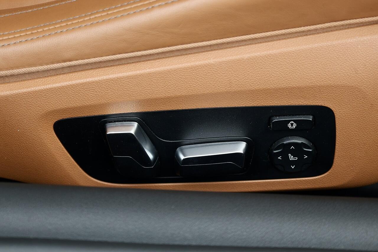 BMW 8 Series view 23
