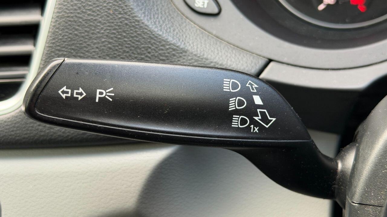 Audi Q3 view 30