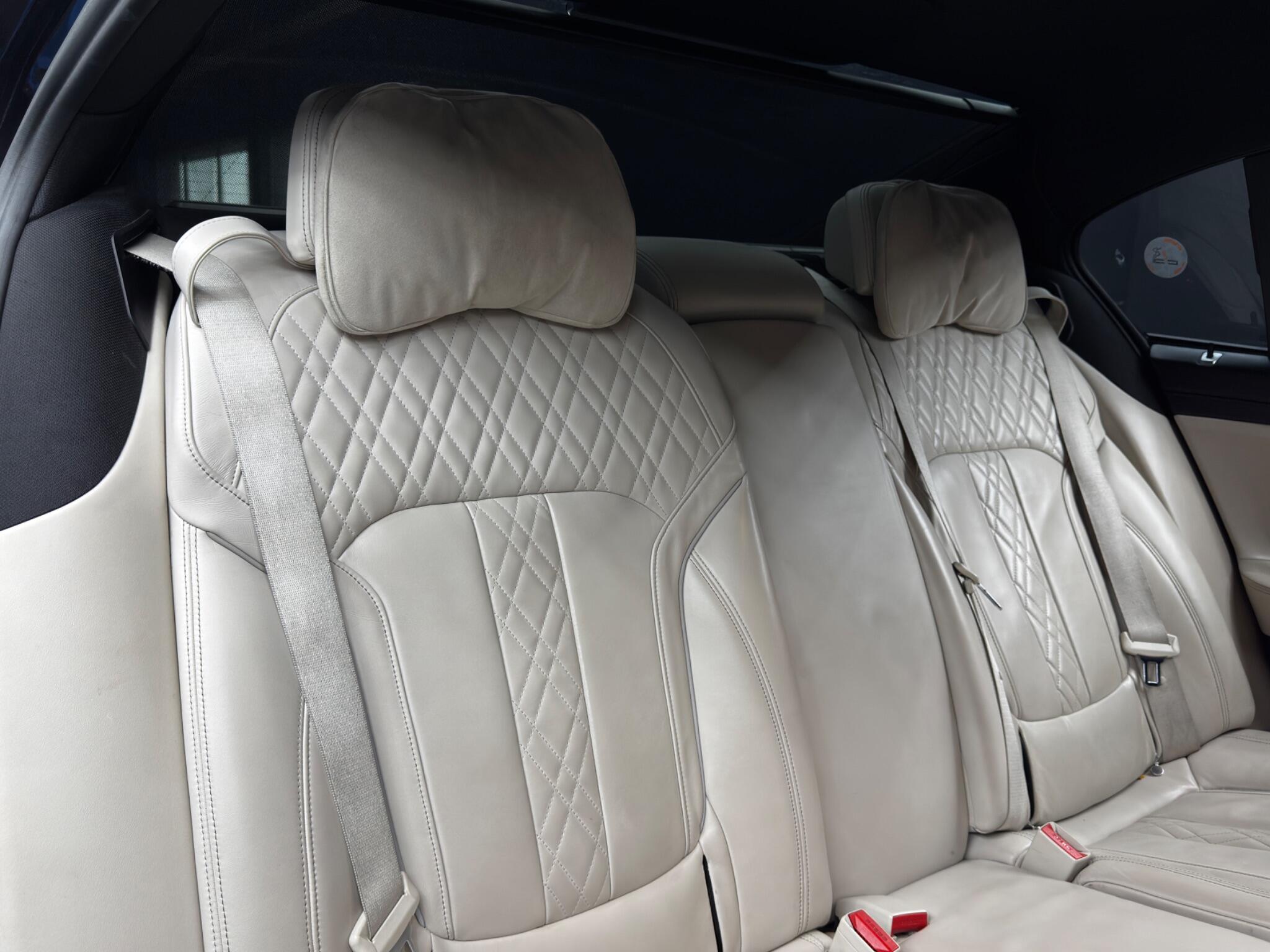 BMW 7 Series view 14